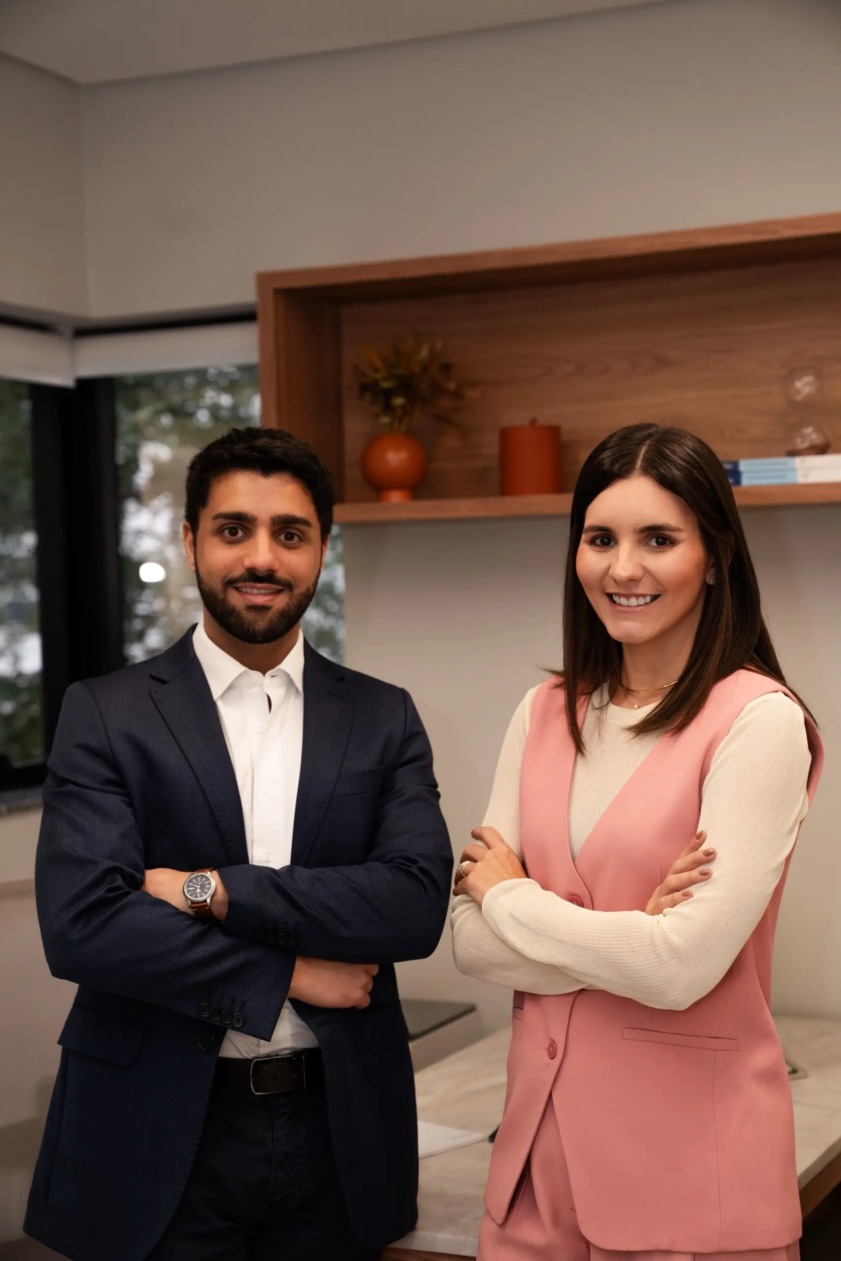 Dr. Guardiano Teixeira e Dra. Bruna Coelho Ellery, da Clínica Sinus, na Vila Olímpia